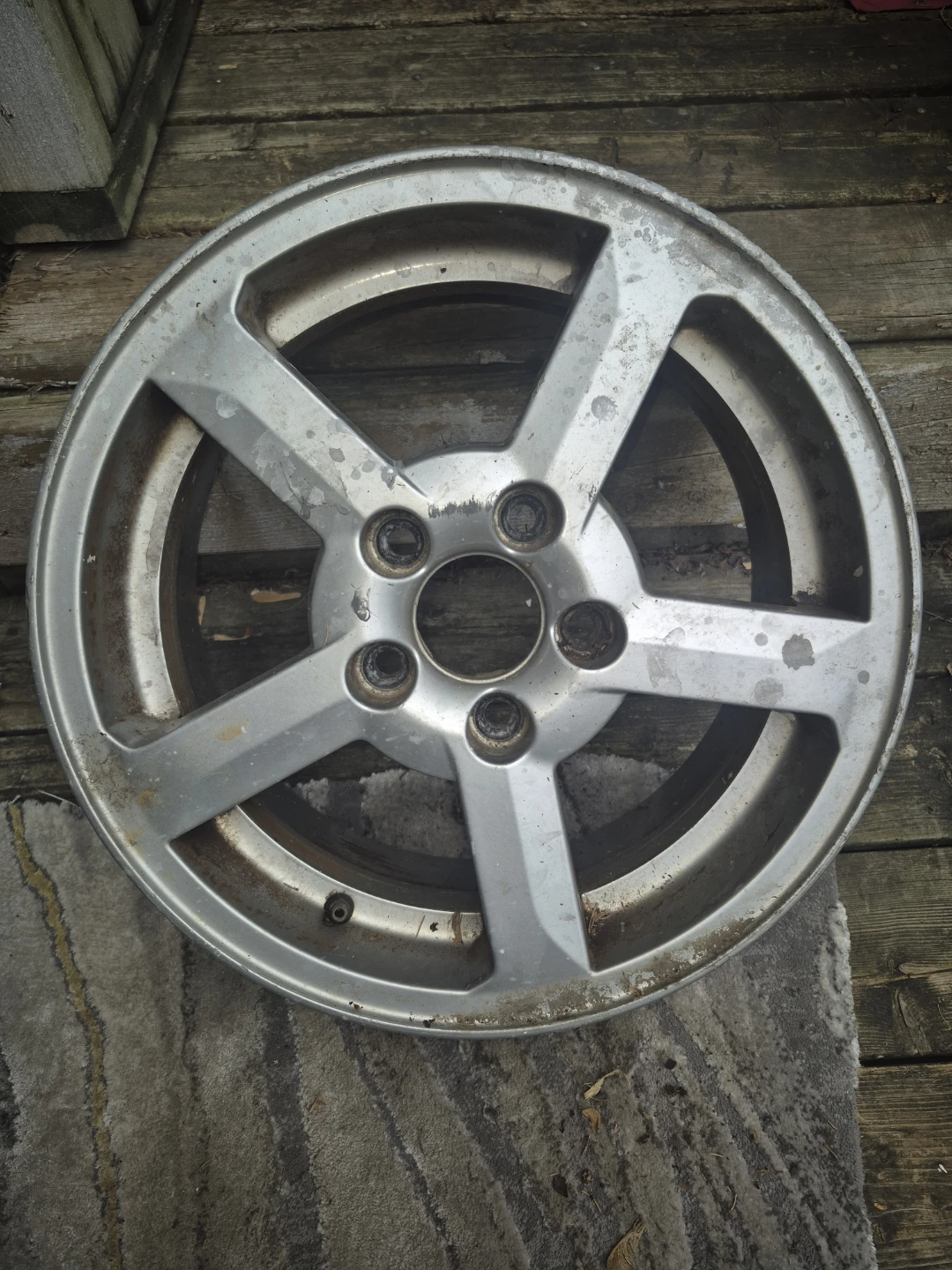 Single Five-Spoke Aluminum Alloy Wheel