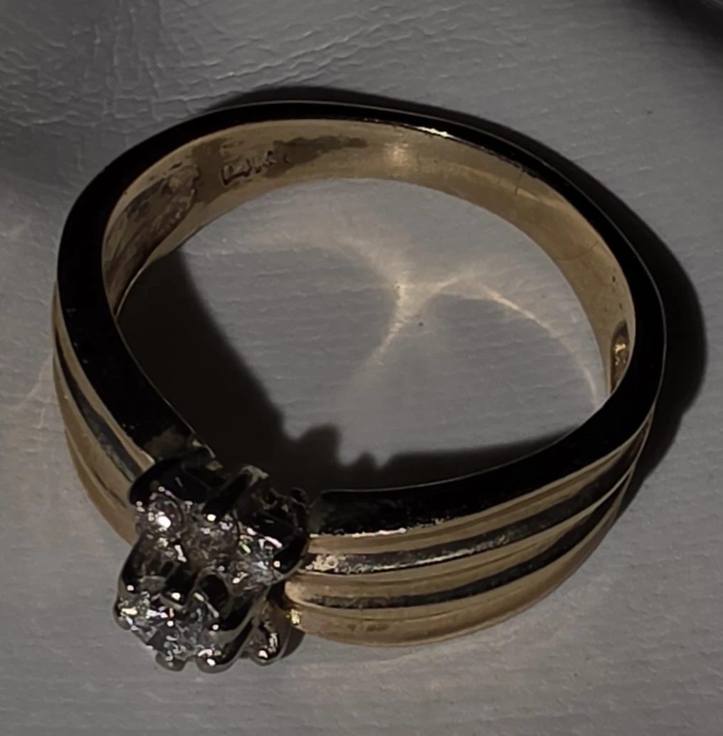 Gold Diamond Ring - photo 2