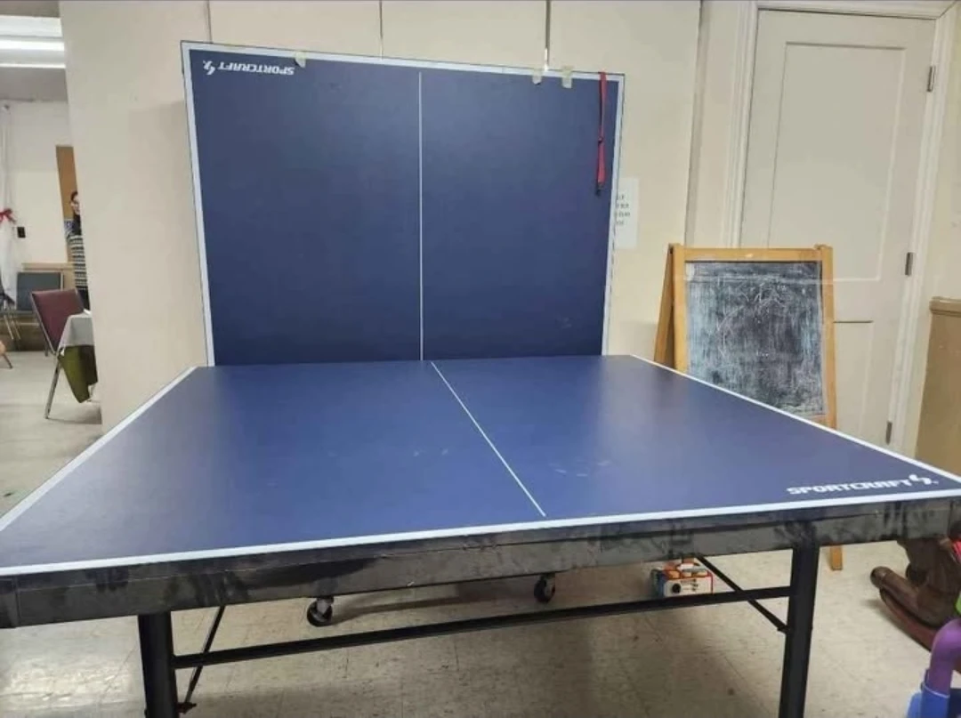 Foldable ping pong table