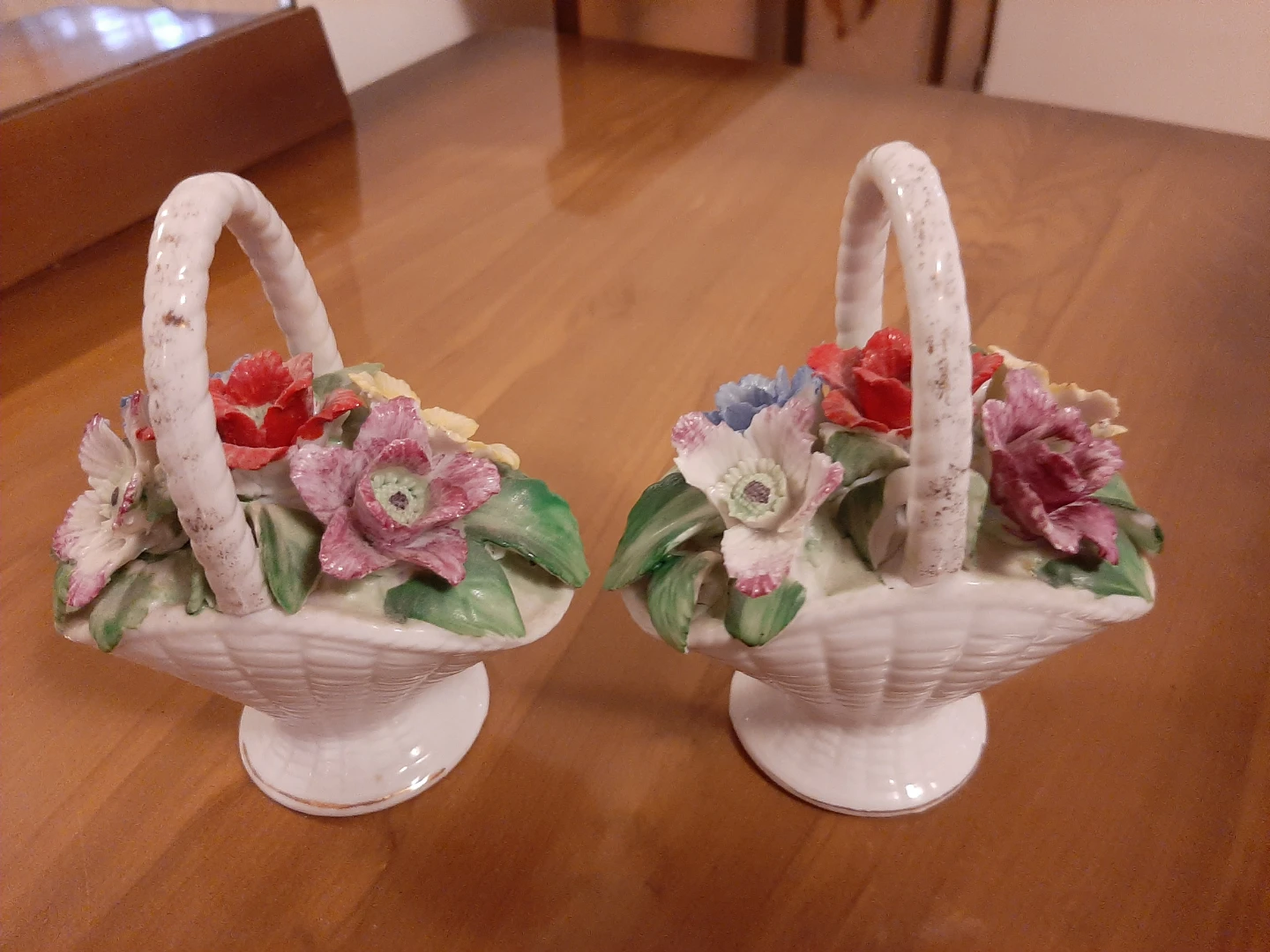 Pair of Vintage Porcelain Floral Basket - photo 3