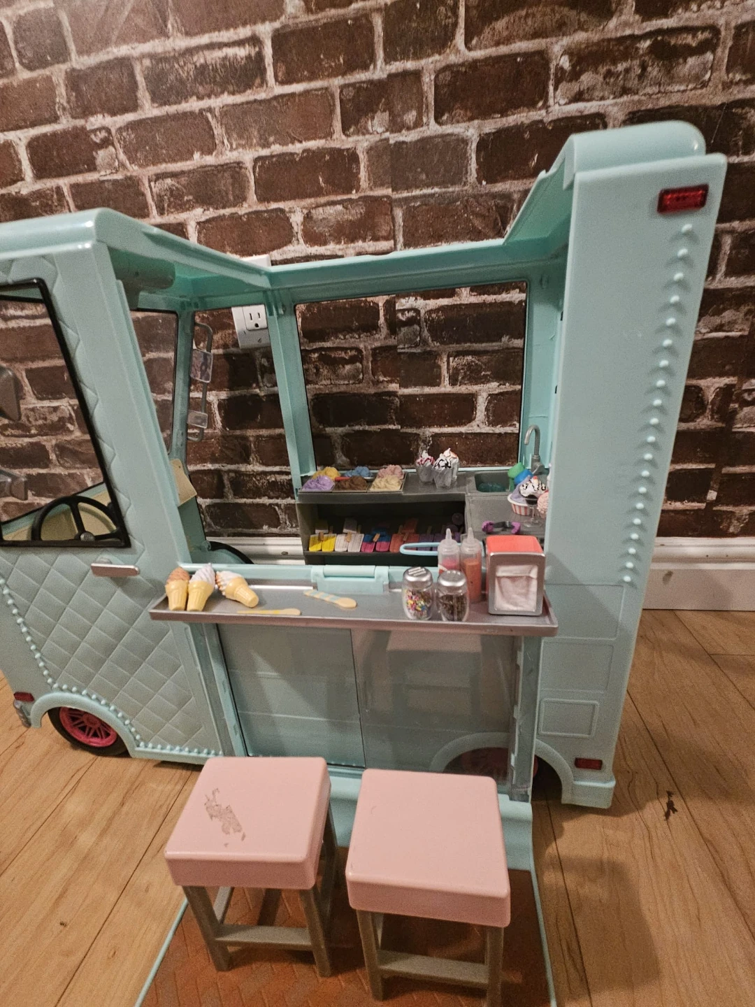 Our Generation Ice Cream Truck - photo 3