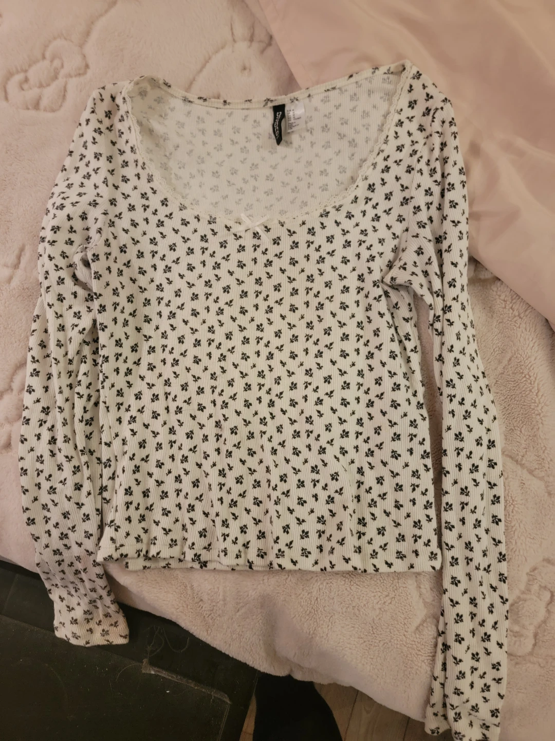 H&M Divided Floral Long-Sleeve Top