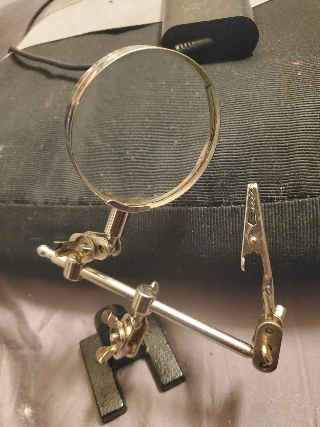 Helping Hand Magnifying Tool🏈