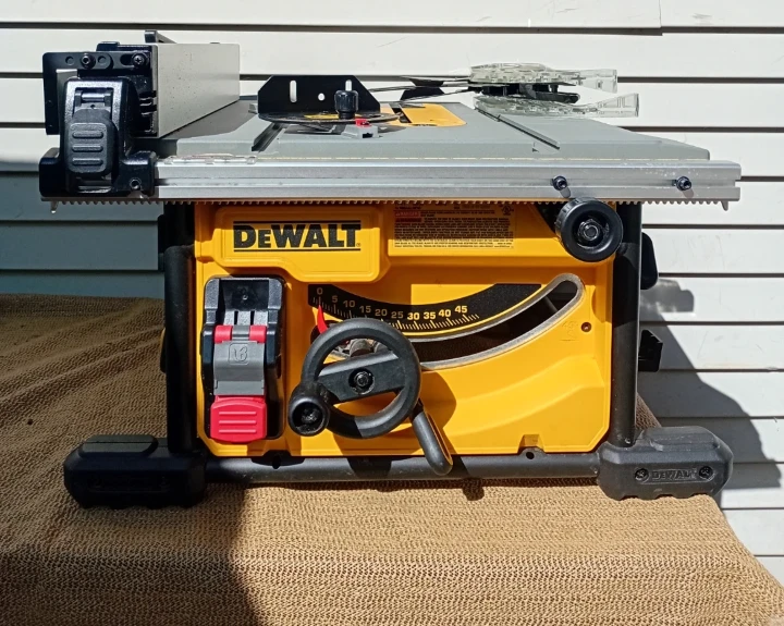 DEWALT Table Saw [ near"mint-condition ]