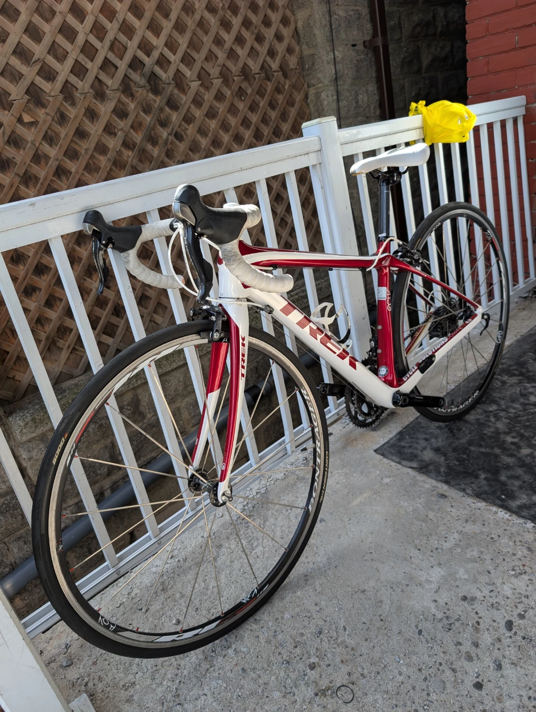 Trek Domane 4.3 Carbon Road Bike – Size 47cm - photo 3