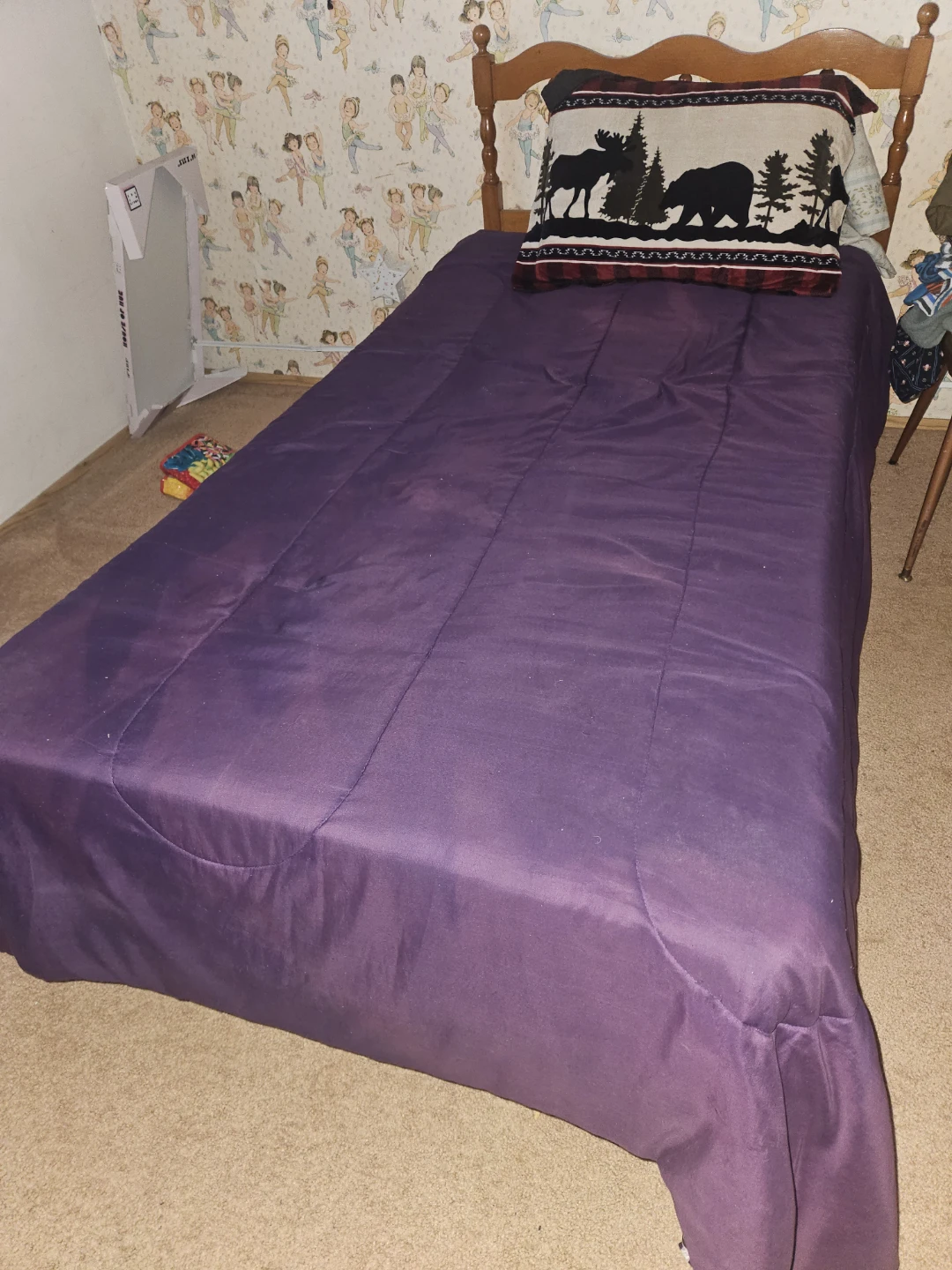 Single size purple comforter