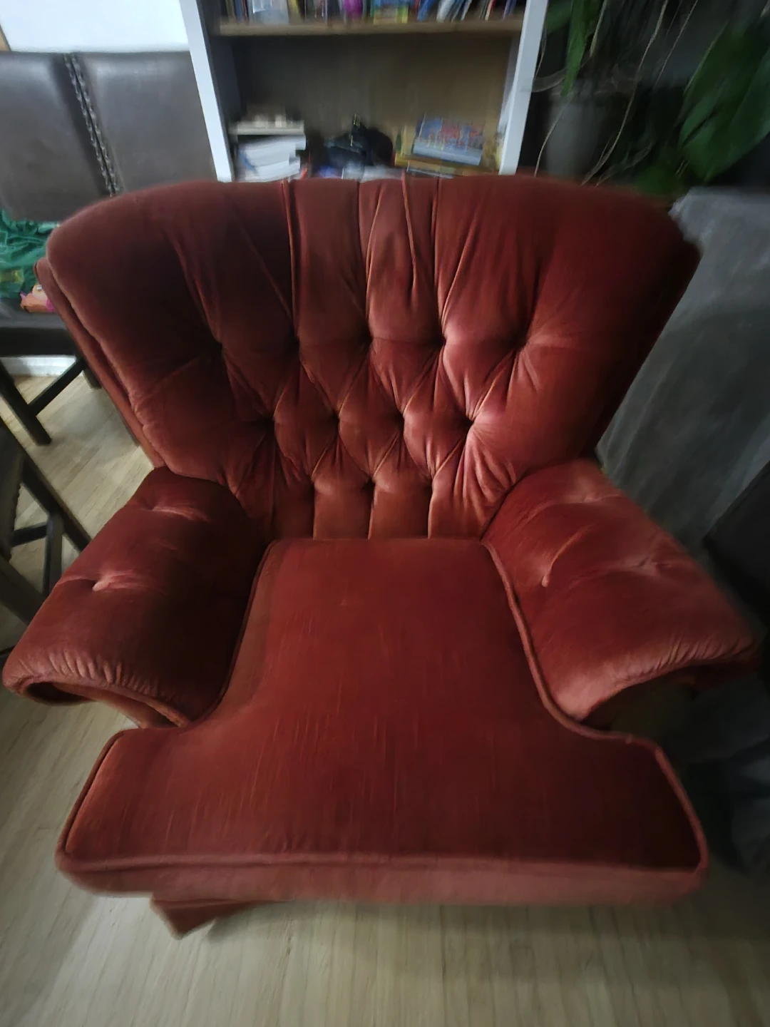 Sklar-Peppler Red Velvet Armchair - photo 4