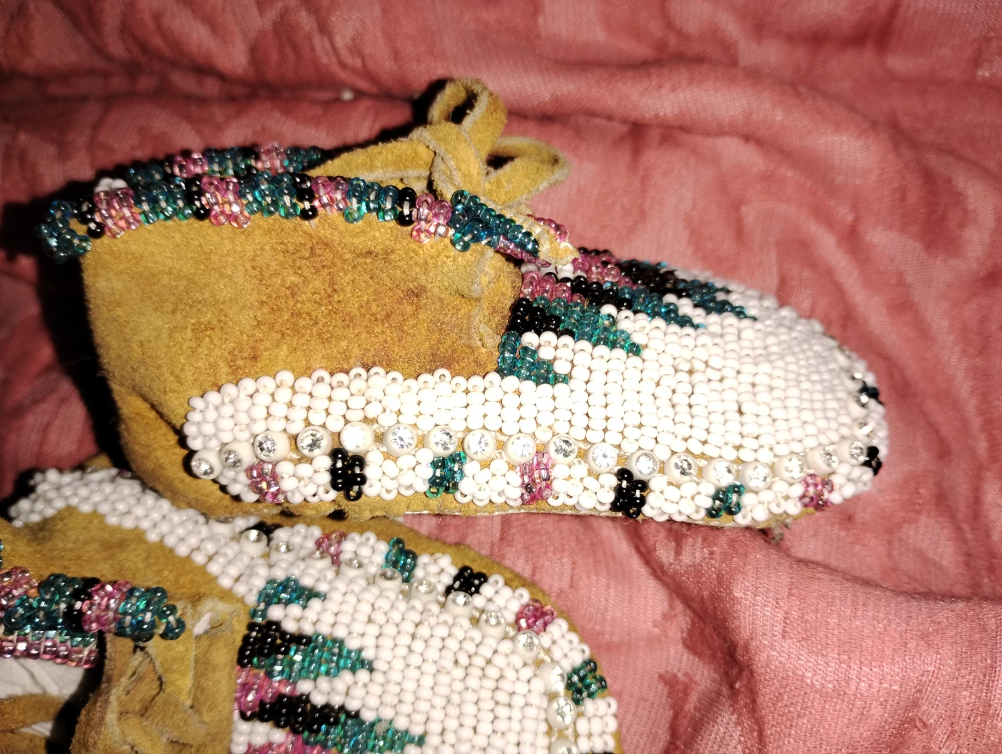 Handmade Beaded Baby Moccasins - photo 2
