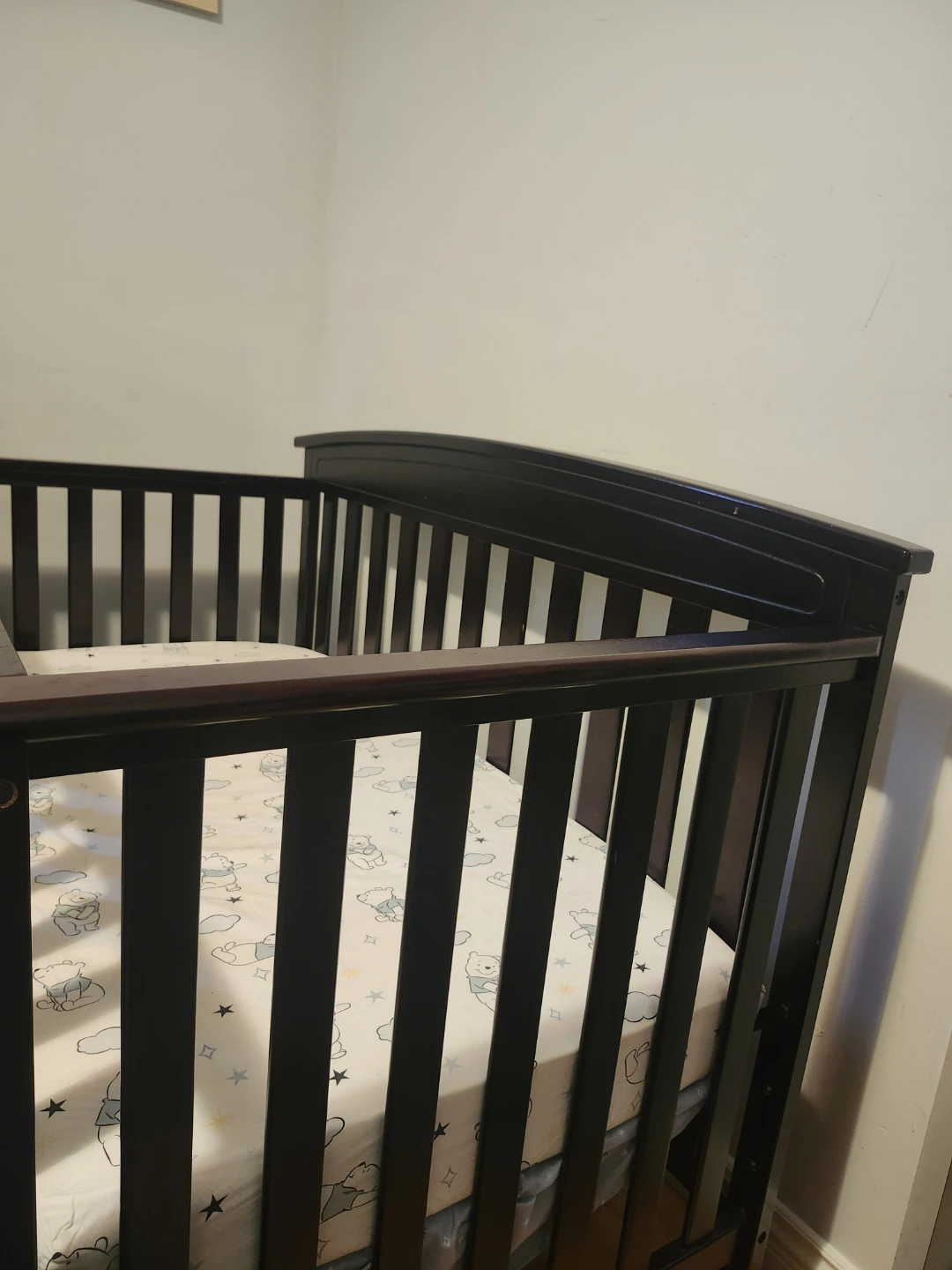 Dark Brown Crib with Winnie the Pooh Sheet - photo 2