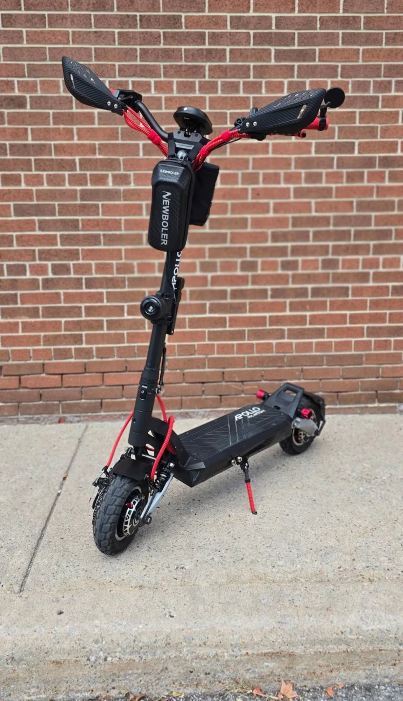 Apollo phantom V4 scooter. Low kms great condition - photo 2
