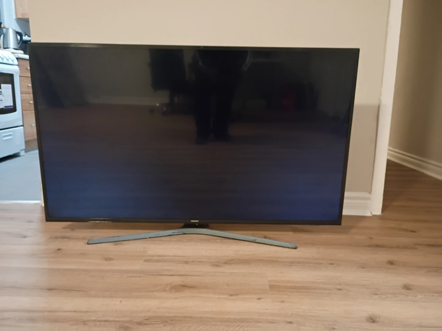 Samsung 55-inch Smart TV The TV screen is burned out.