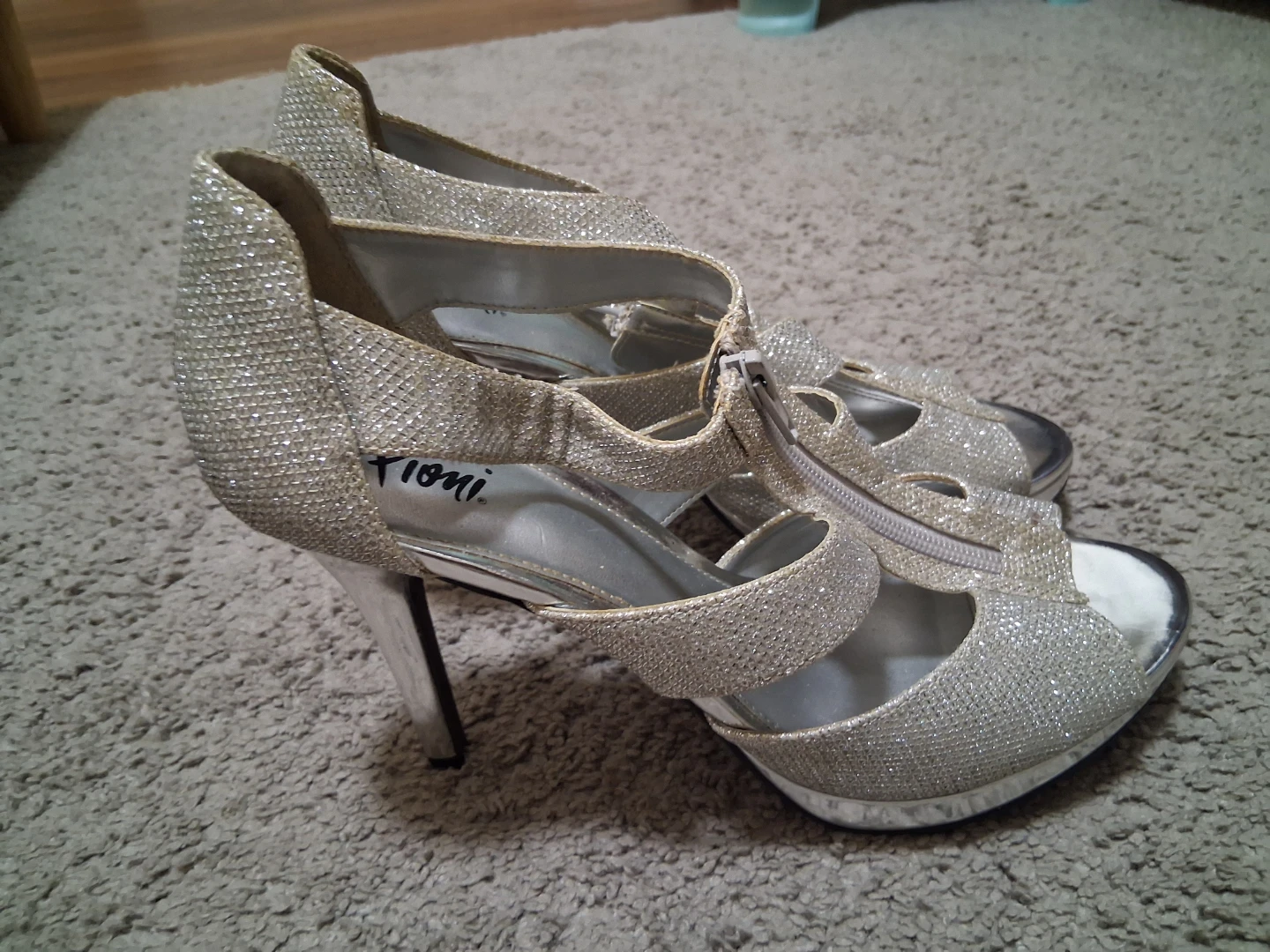 Fioni Silver Glitter Heels