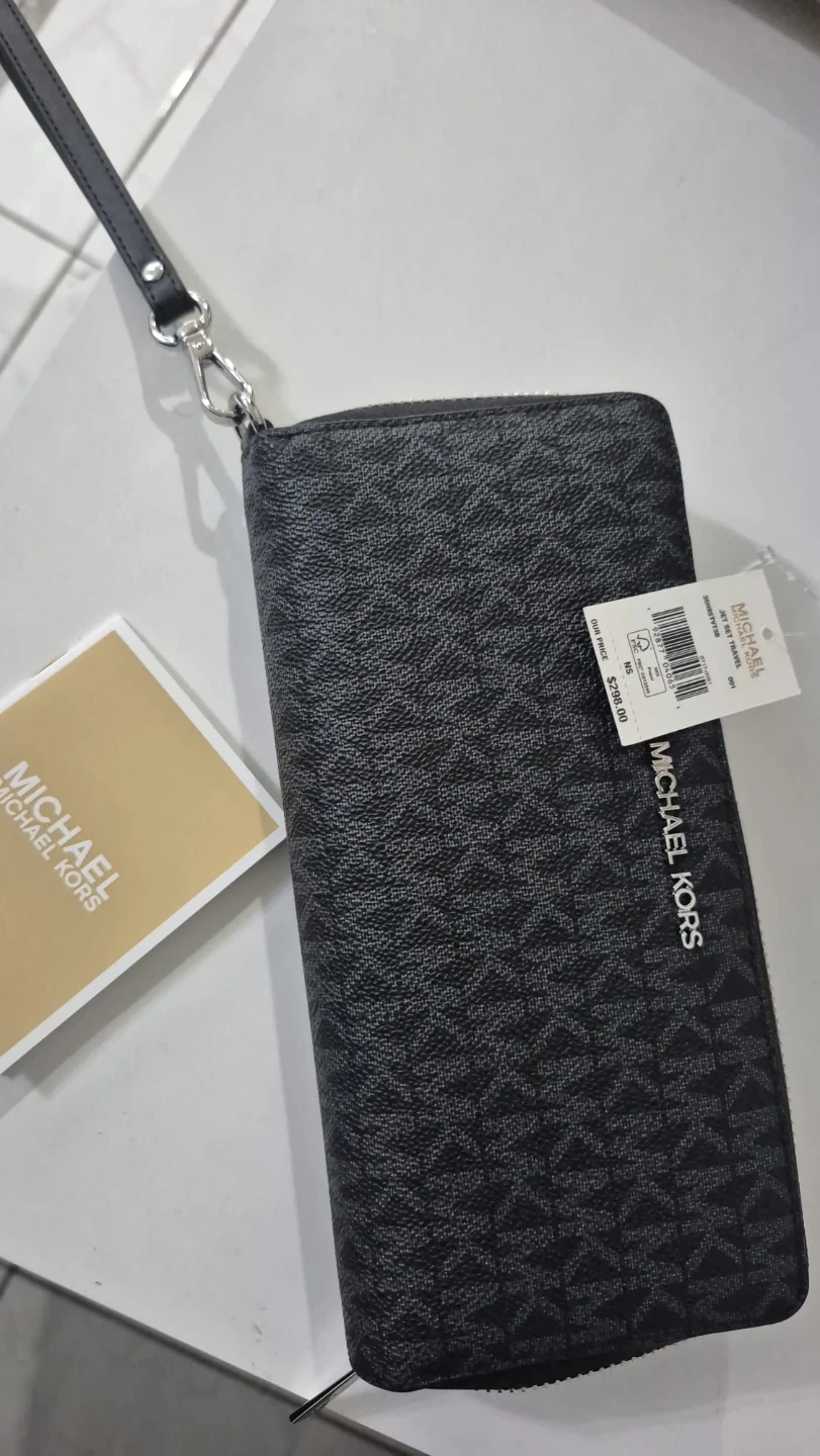 Michael Kors Jet Set Travel Wallet 🏈