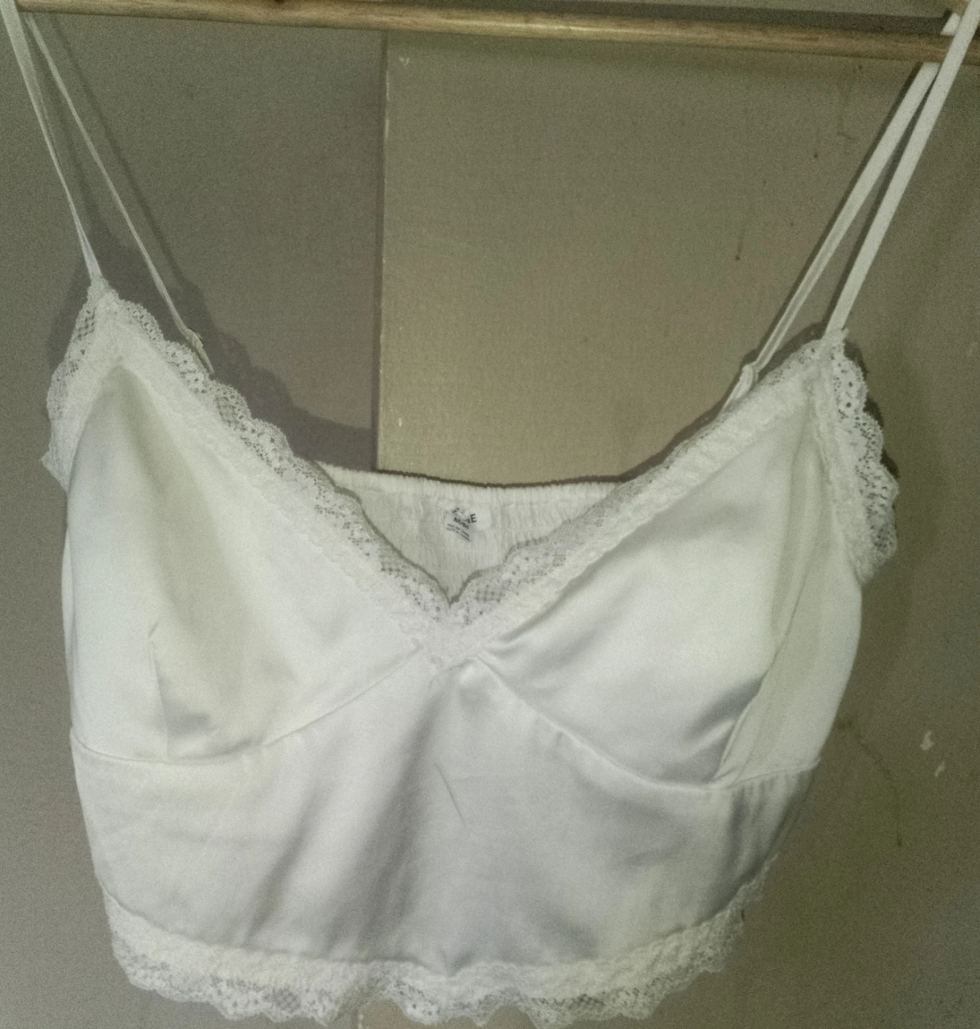 SHEIN Pink Lace Trim Cami Top+ Garage White Laced Cami Top - photo 5