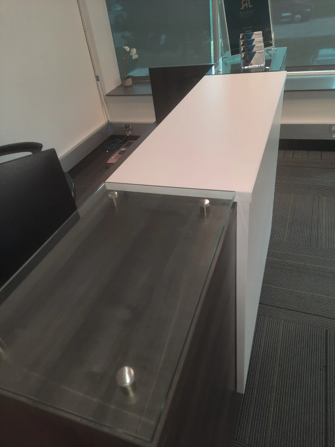 Modern Reception Desk with Glass Counter - photo 3
