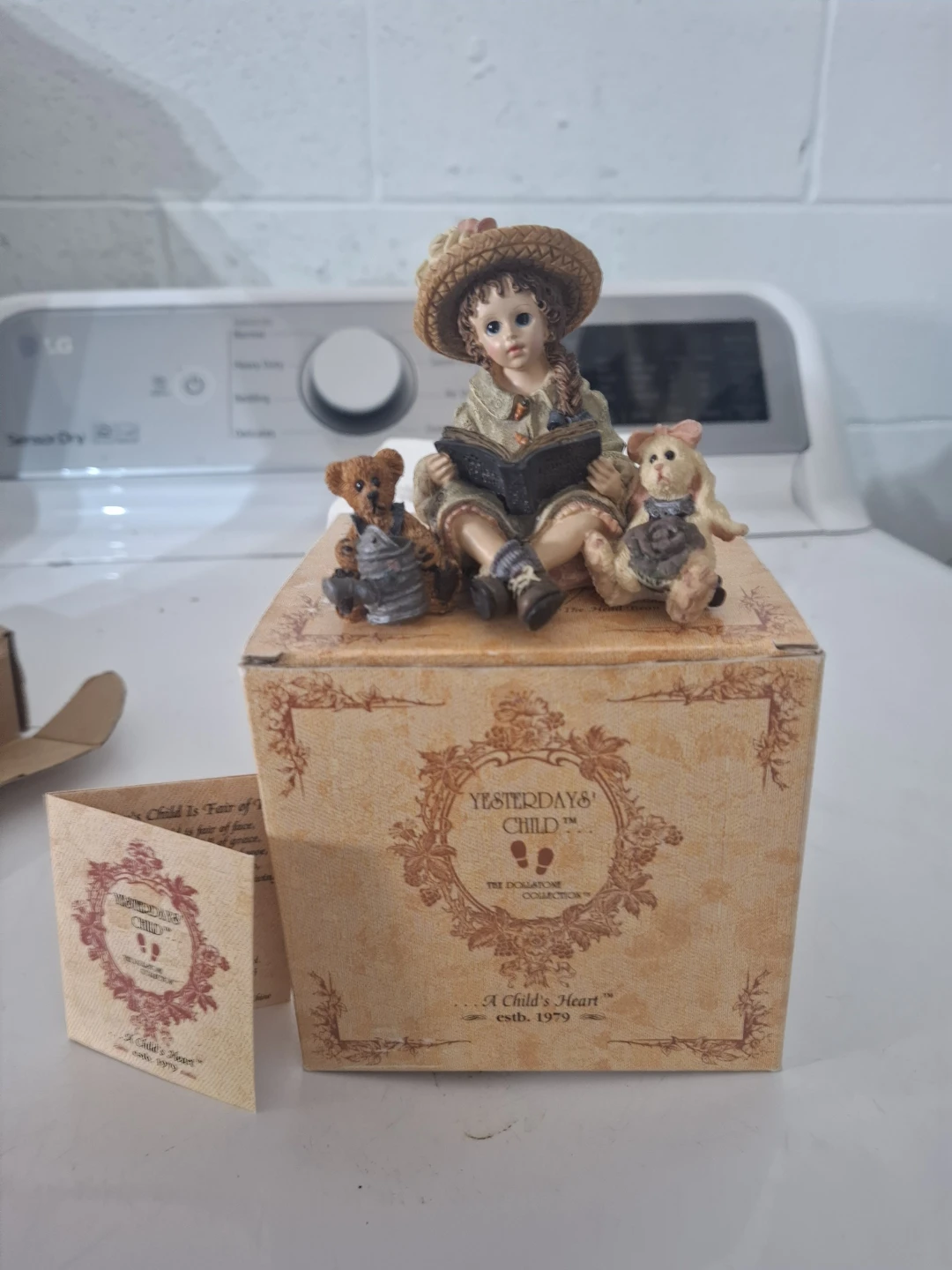Yesterdays Child Dollstone Figurine Julia with Friends - photo 2