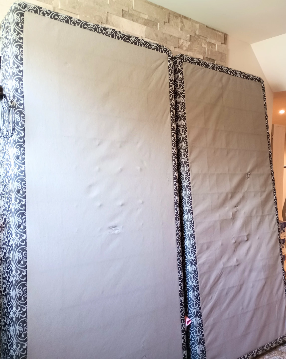 9" Spilt King Box Spring, $50 OBO For Both - photo 2