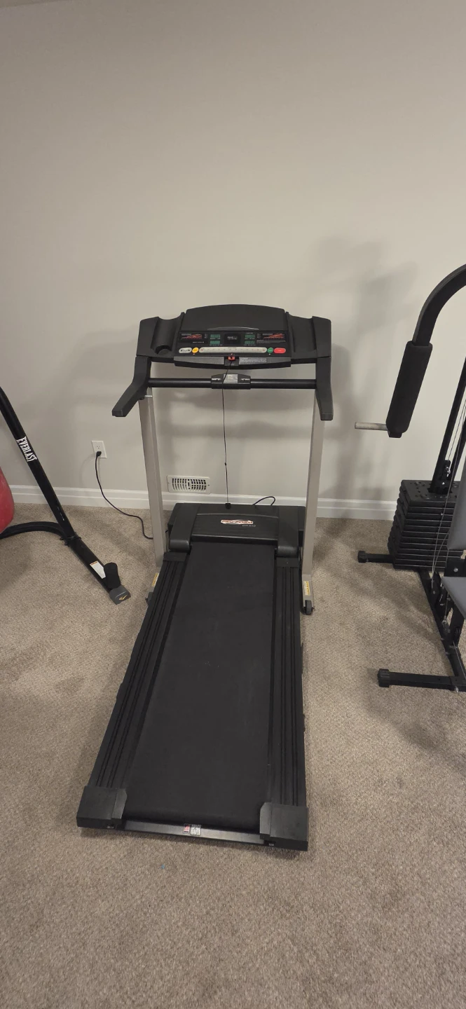 Moving sale - ProForm CR 610 Folding Treadmill - photo 2