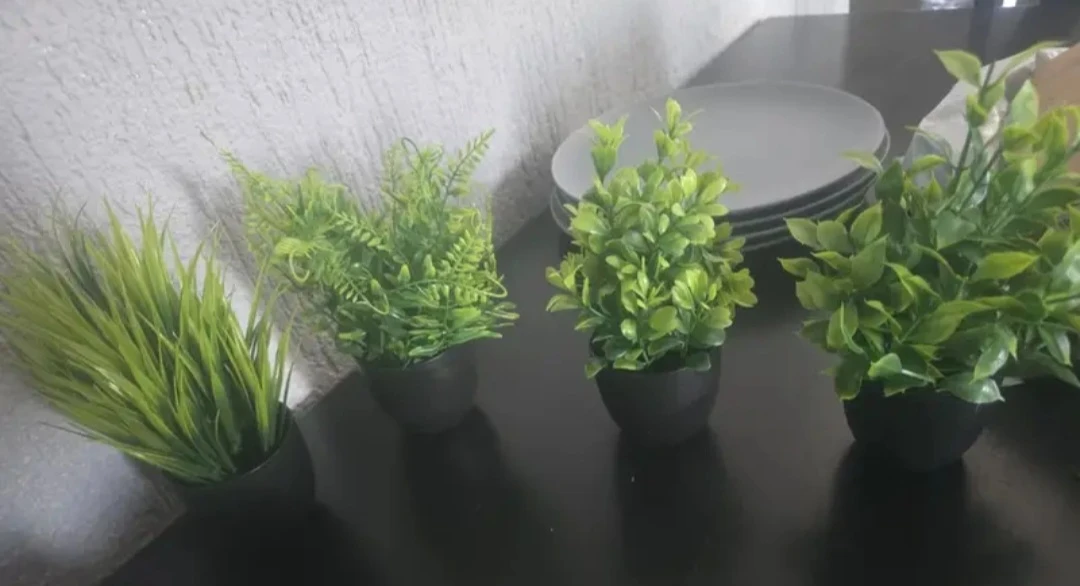 Set of 4 Artificial Plants in Black Pots - photo 4