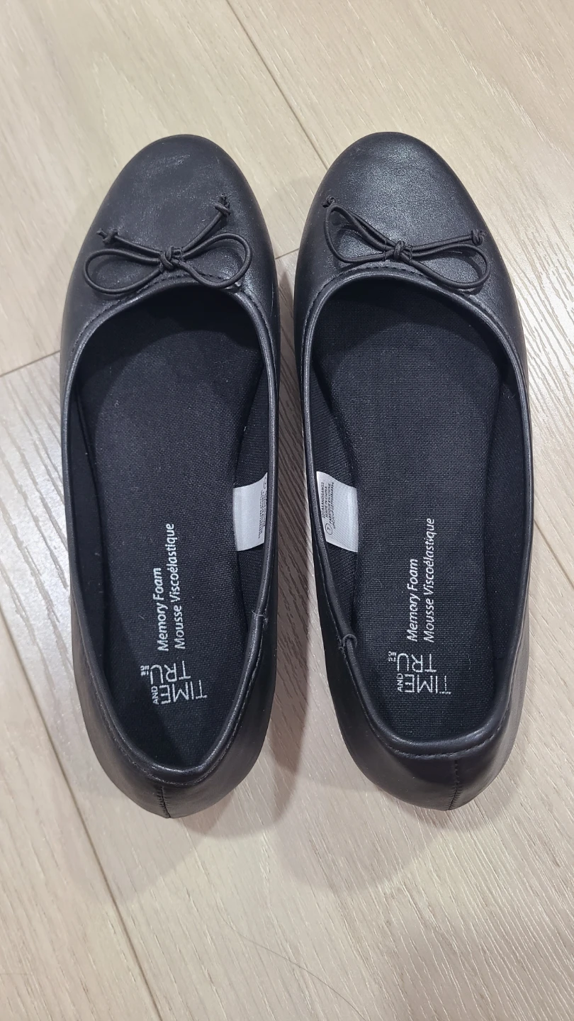 Time and Tru Size 7 Black Flats