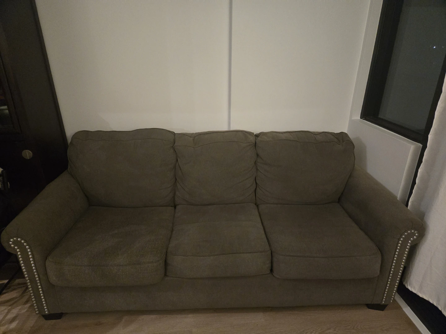 Three-Seater Sofa with Nailhead Trim