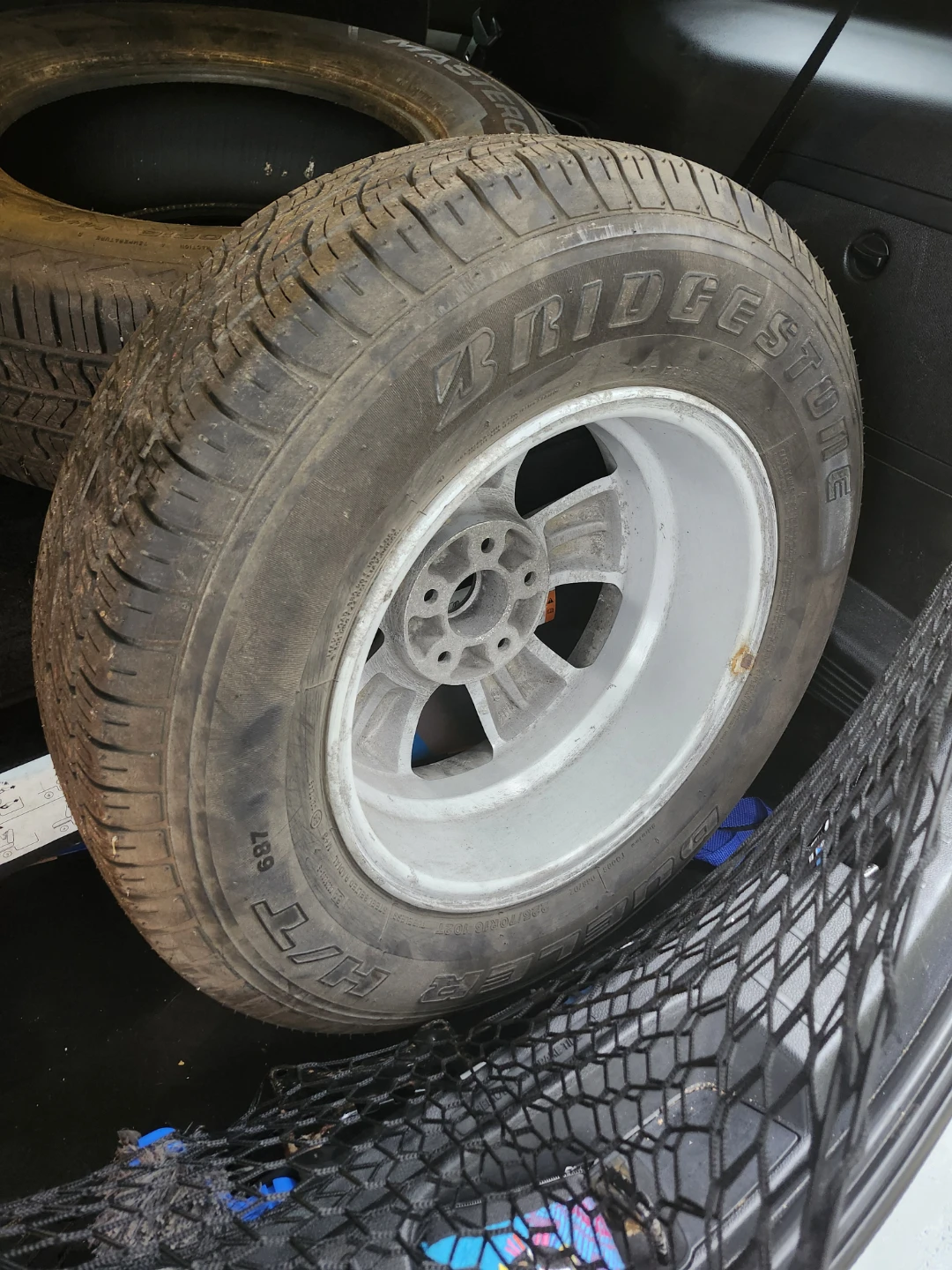 Bridgestone Dueler H/T 687 Tire with rim  225/70R16