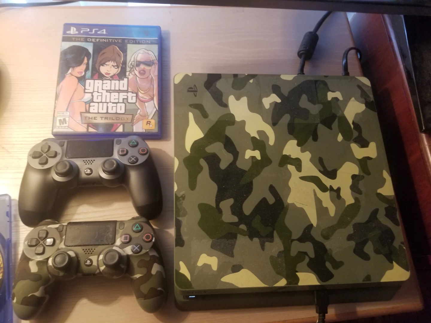 PlayStation 4 PS4 Slim  1TB with 2 Controllers 12 Games