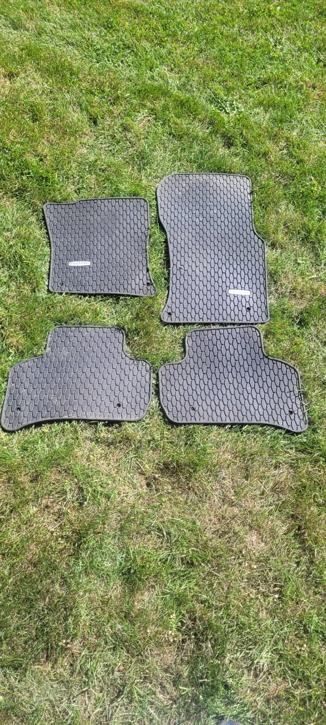 Set of 4 Jaguar Rubber Floor Mats