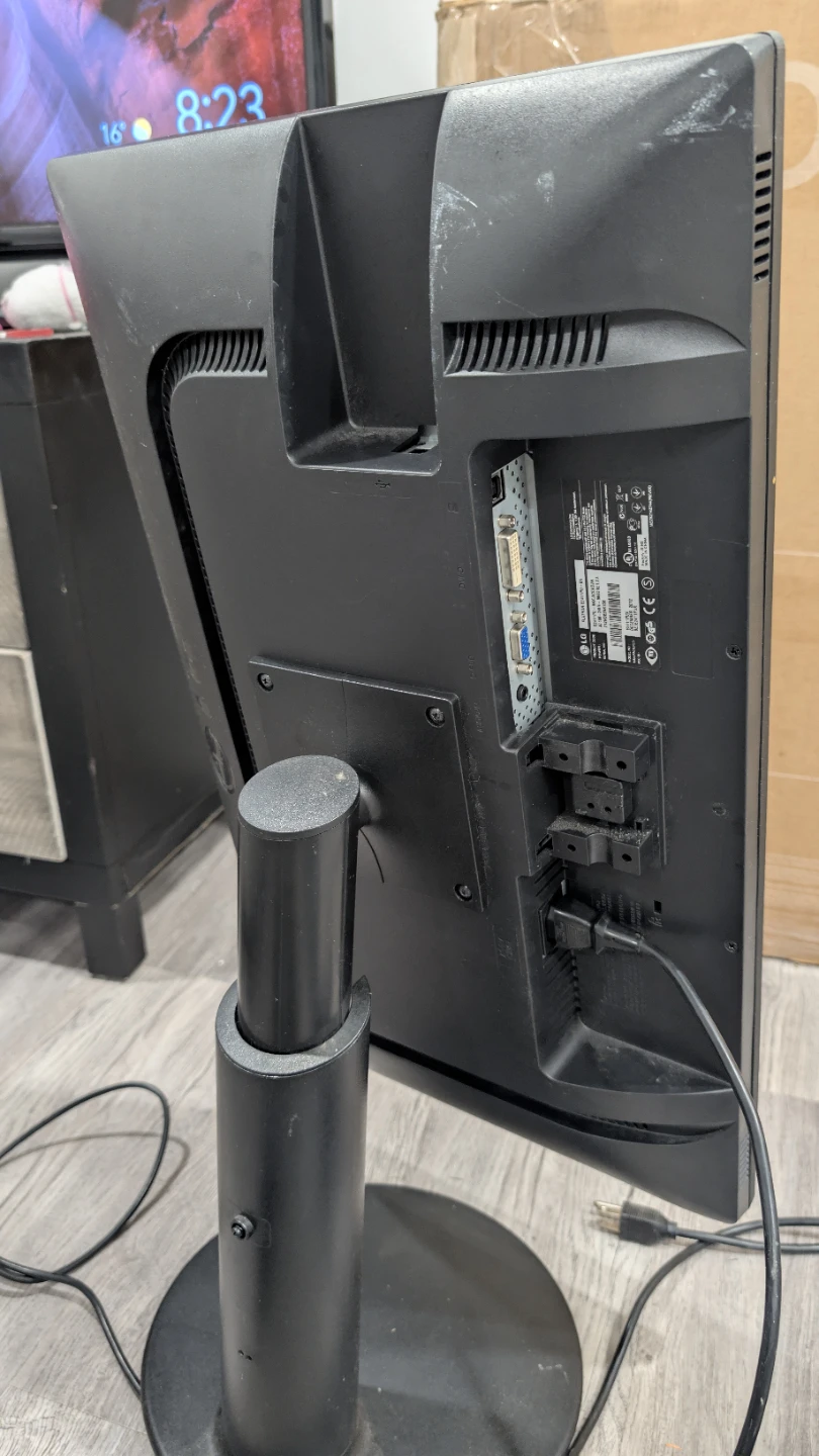 LG Flatron E2411PU Monitor - photo 3