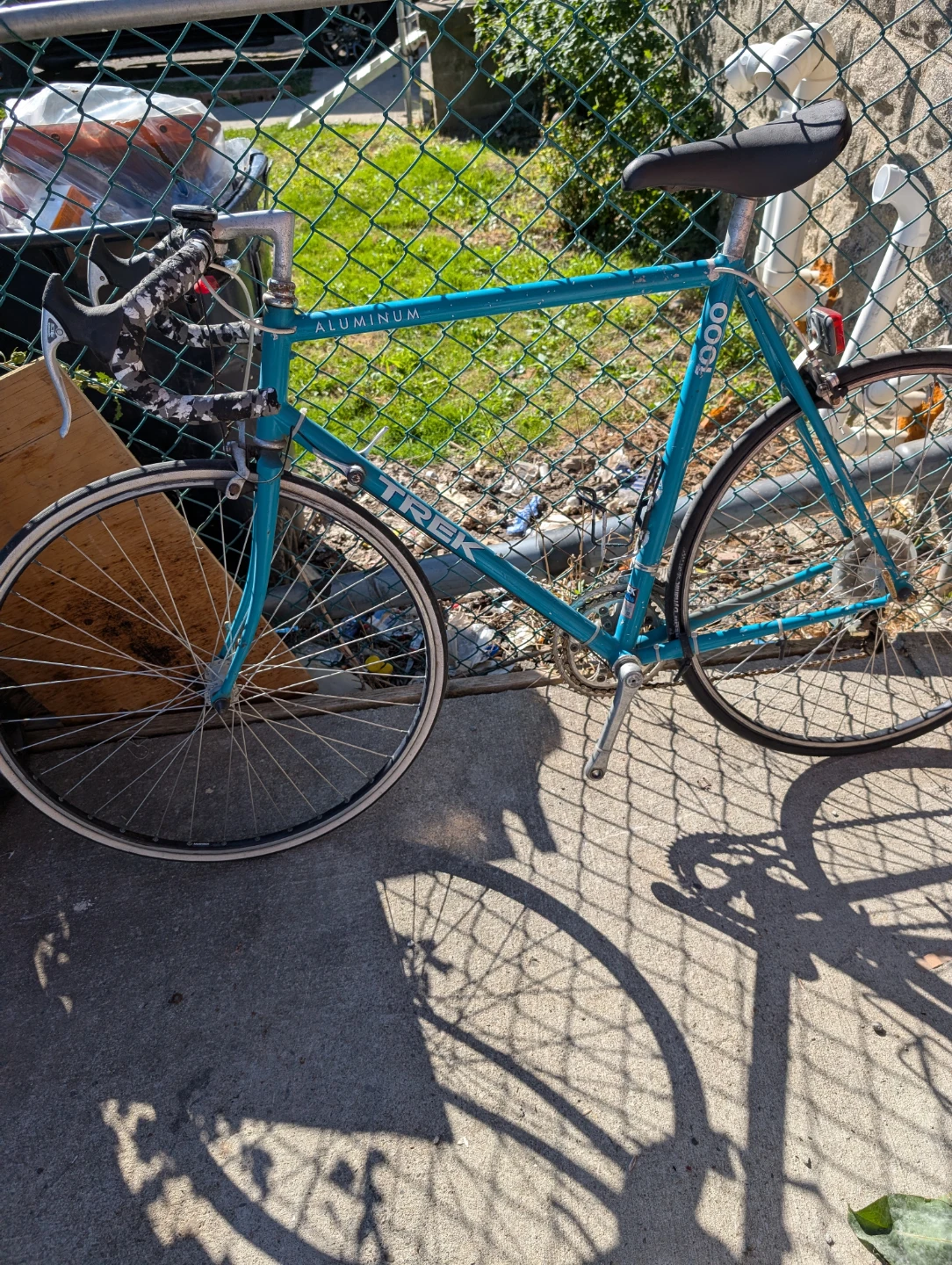 Vintage Trek 1000 Aluminum Road Bike – As-Is / Project / Beater