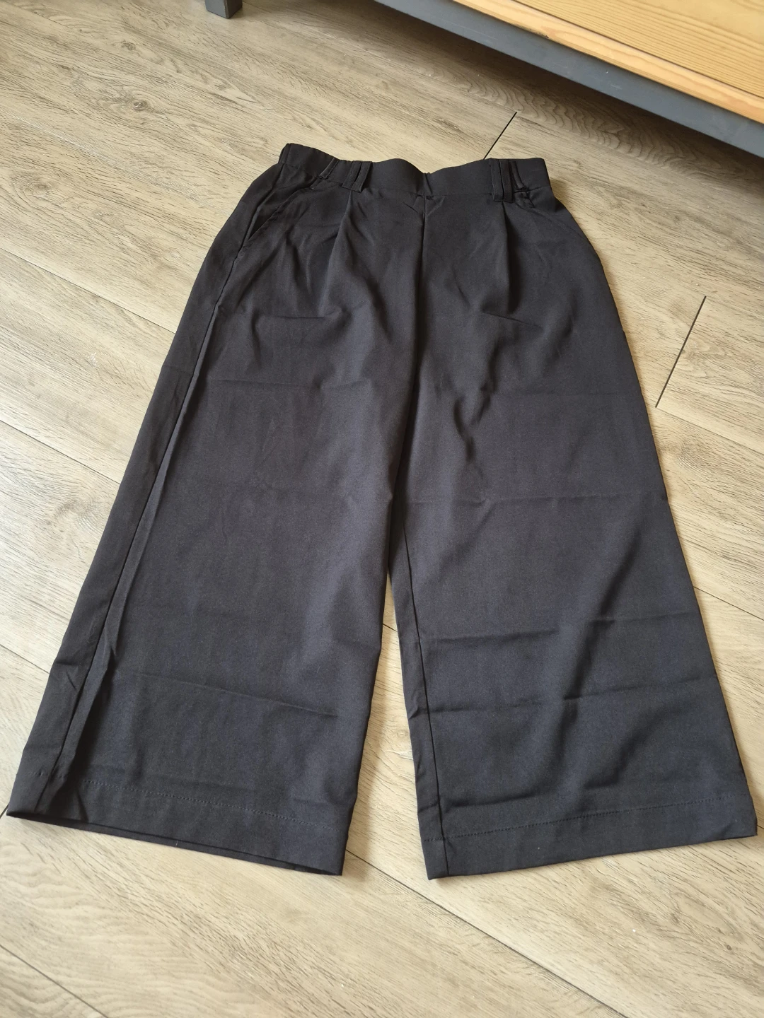 S-M Black Wide Leg Cropped Pants
