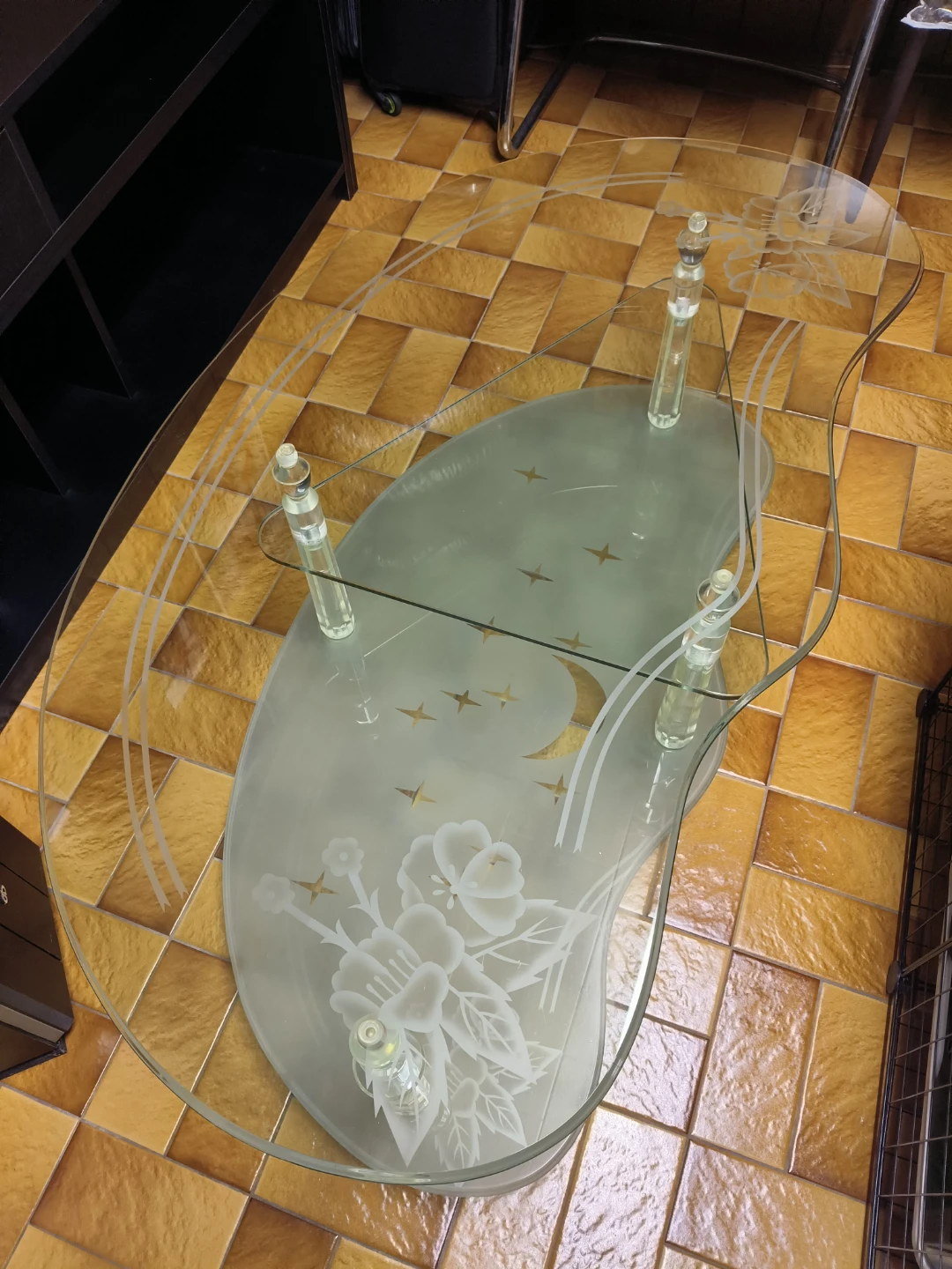 Glass Coffee Table with Floral Etched Design - photo 2