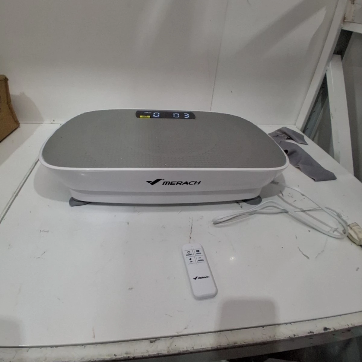 Pro Curved Vibration Plate Exercise Machine – Great Condition!
