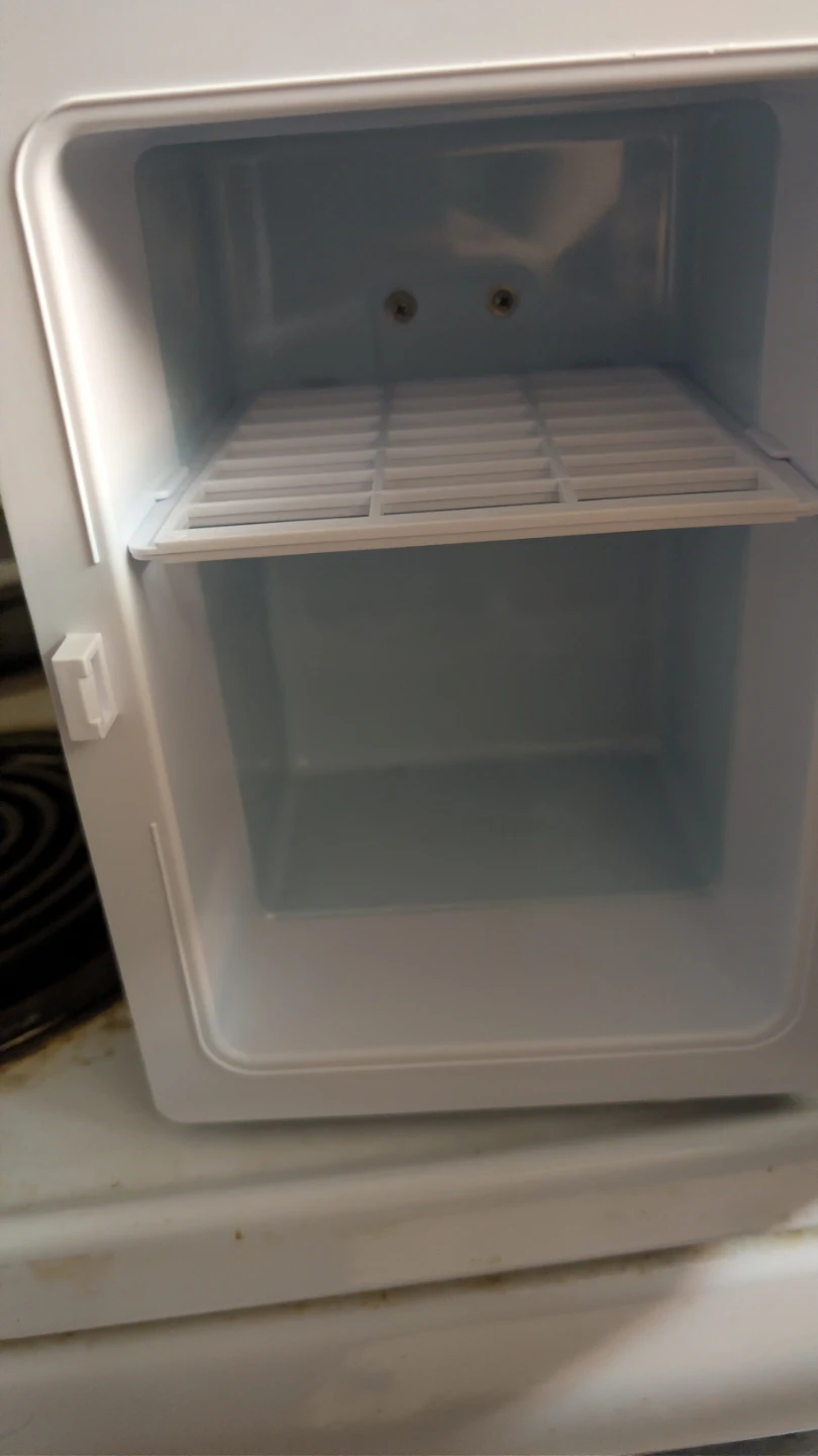 Koolatron Retro Mini Fridge - photo 4