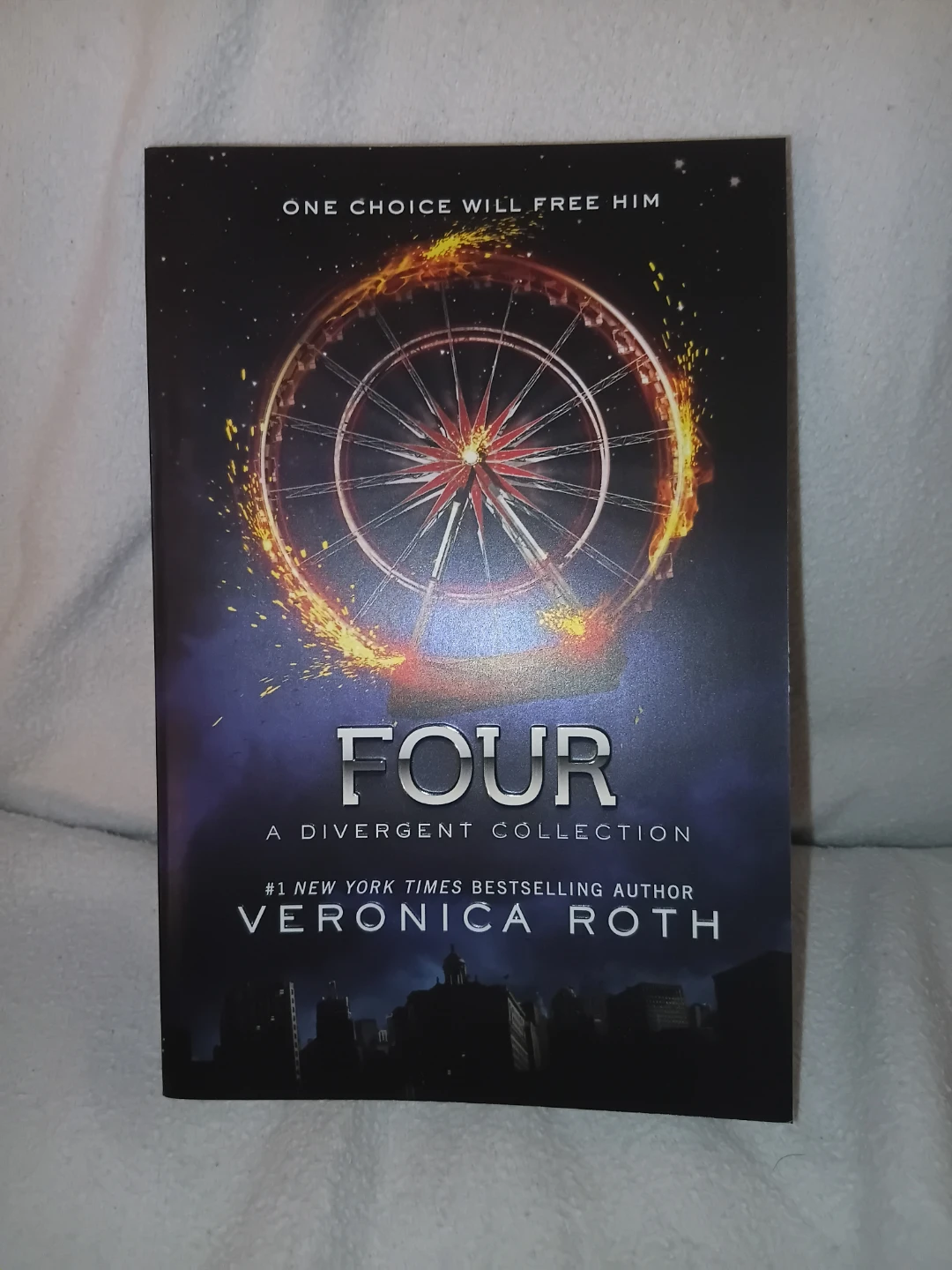 Veronica Roth Divergent Series 3-Book Bundle - photo 4