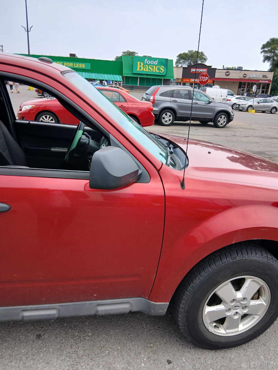 Red Ford Escape SUV 2012 - photo 4