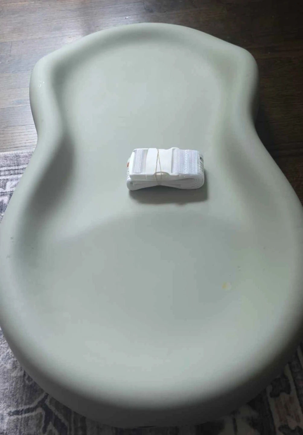Keekaroo changing pad with belt