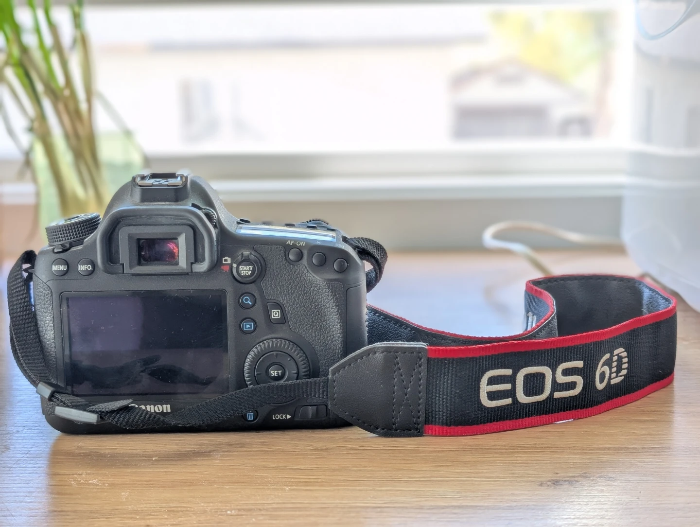 Canon EOS 6D DSLR Camera with Canon Ultrasonic 100mm Macro lens - photo 3