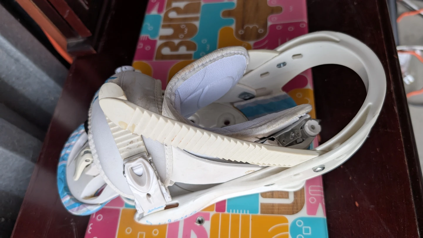 Burton Chicklet 120 Snowboard with Stiletto Bindings - photo 3
