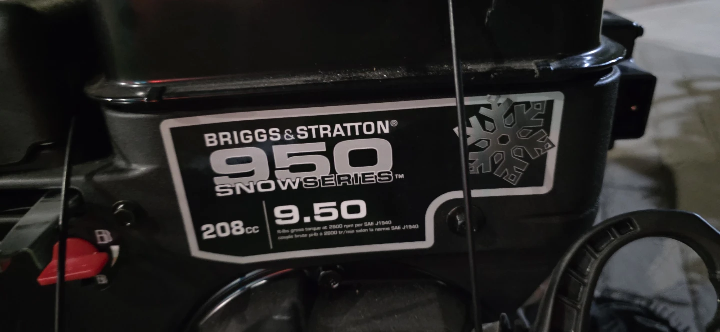 Briggs & Stratton 1024 Snowblower - photo 4