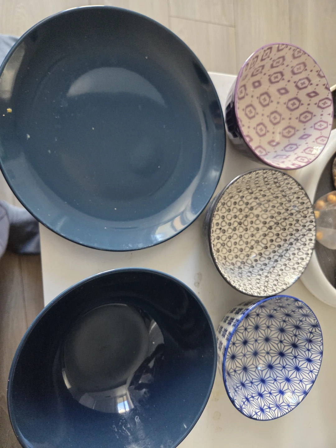 Set of assorted ceramic bowls and plate - photo 5