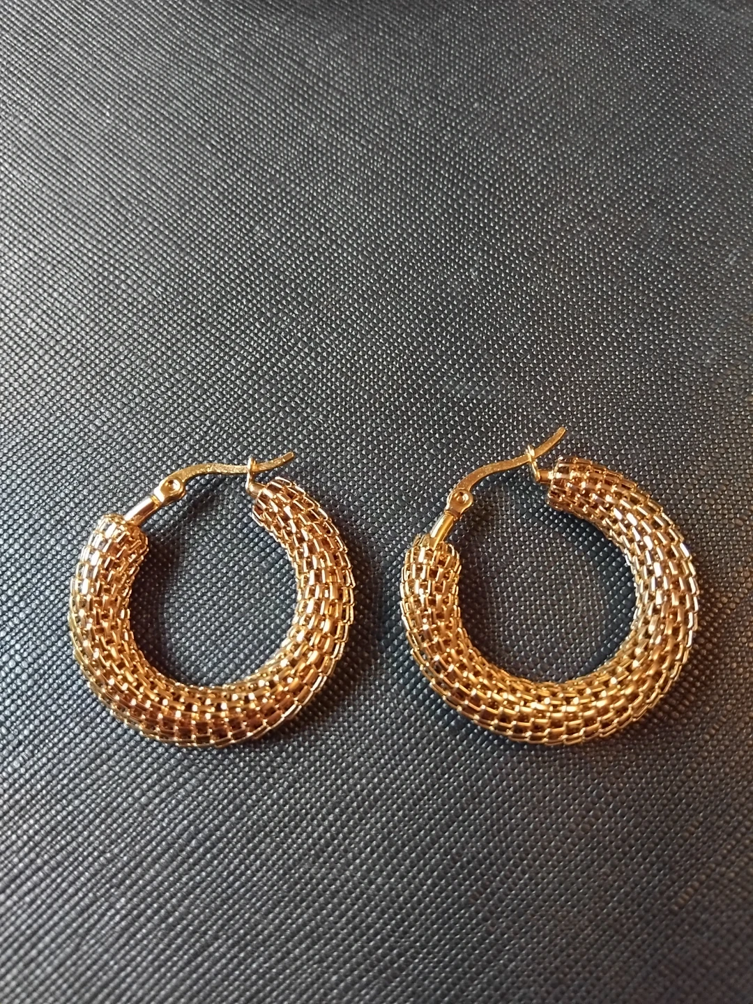 Gold plated mesh bracelet and hoop earring set - photo 2