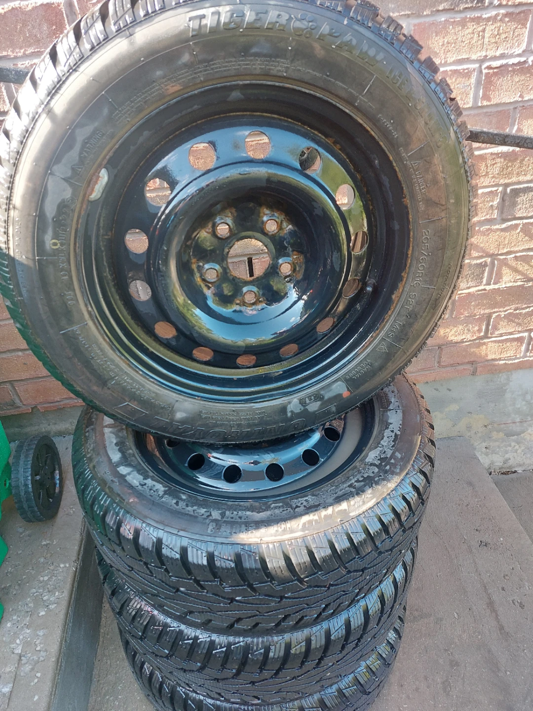 Uniroyal Tiger Paw Ice & Snow Tires 205/60R16