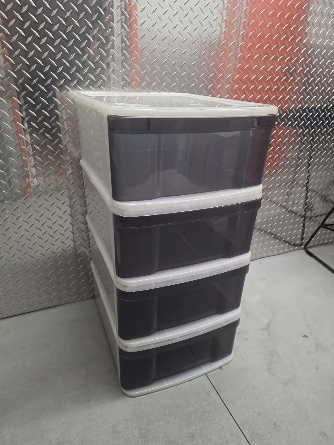 / IRIS 4-Drawer Plastic Storage Tower