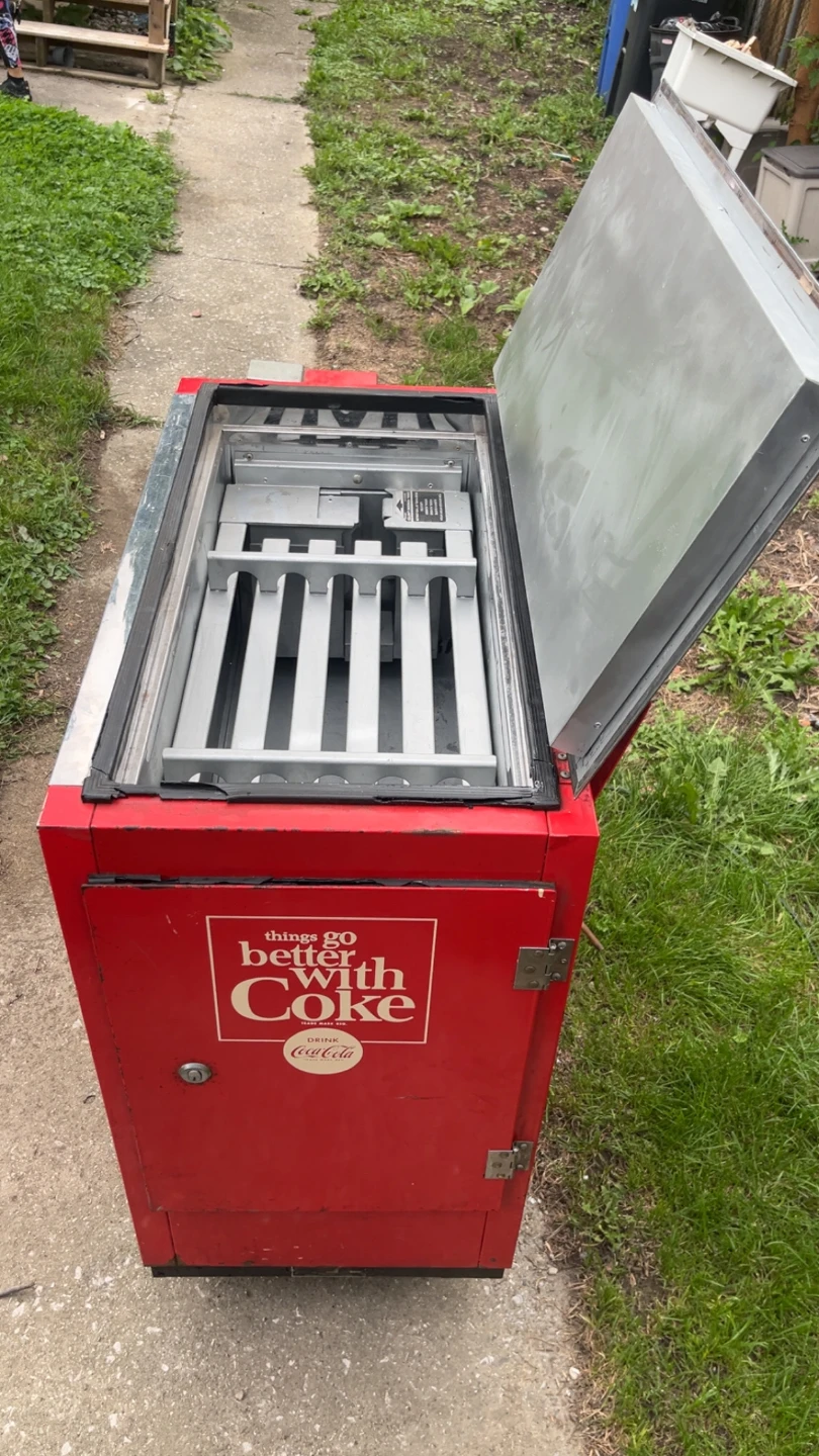 1960 vintage Coca-Cola ideal sliding coin mechanism cooler - photo 4