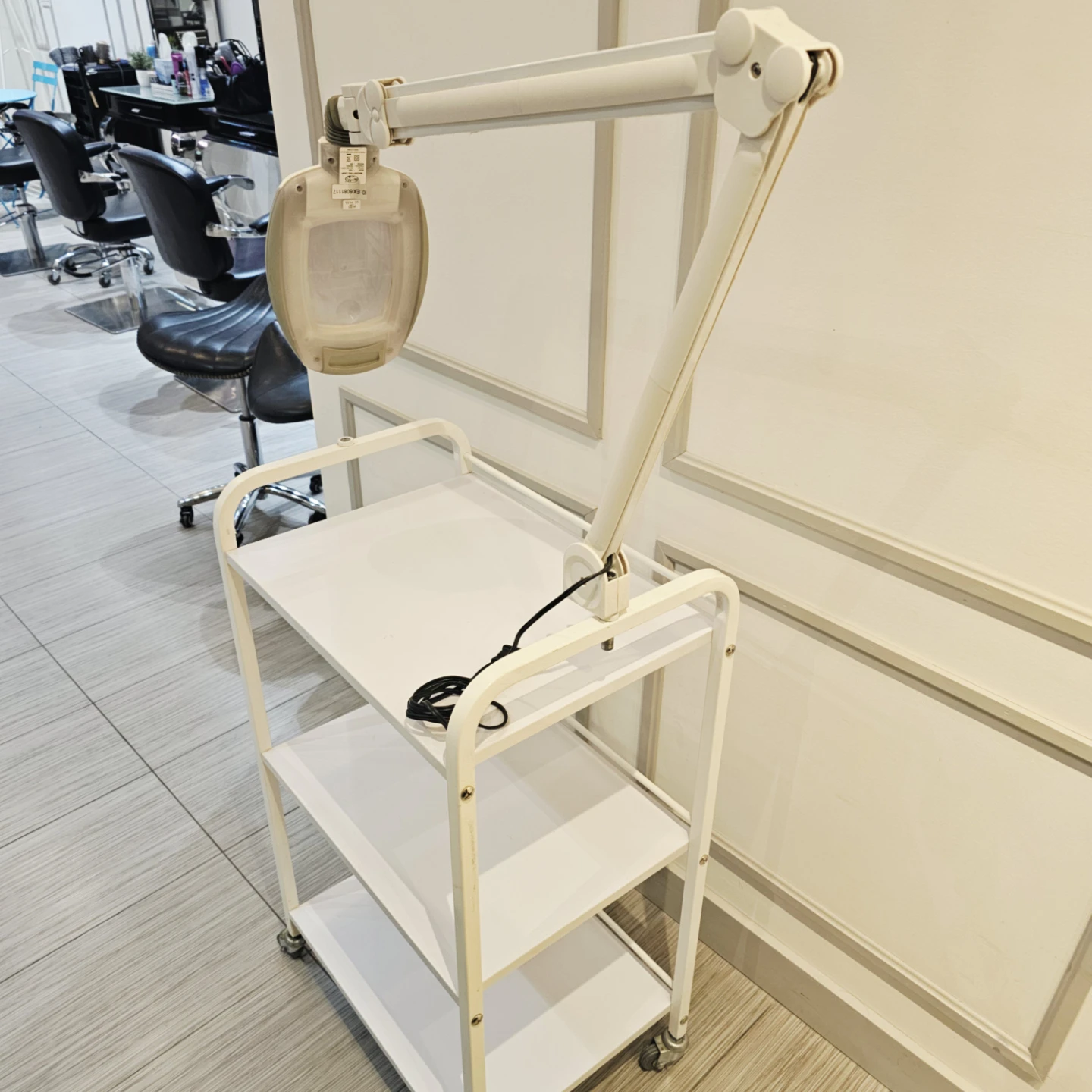 Rolling Salon Trolley with Magnifying Lamp - photo 3