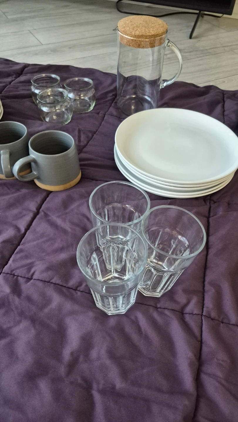 $15 everything. Selling glasses. Plates. Wine glasses. - photo 4