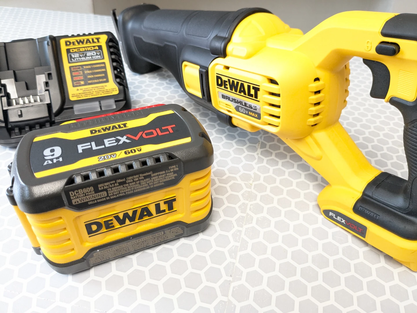 60V Max DeWalt FLEXVOLT Reciprocating Saw PRO-Combo - photo 3