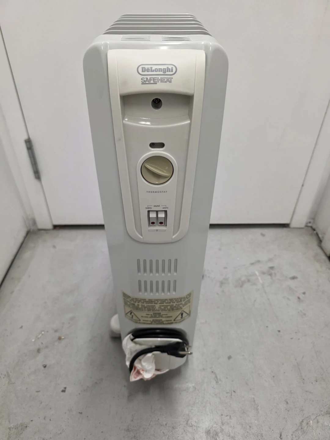 DeLonghi SafeHeat Oil-Filled Radiator Heater - photo 2