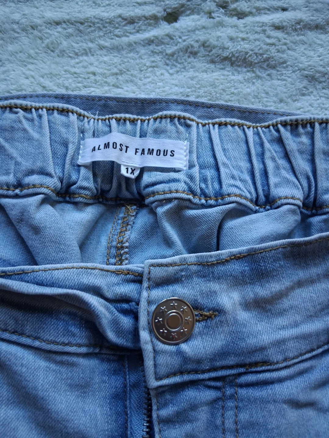 Almost Famous Light Wash Cargo Pants
